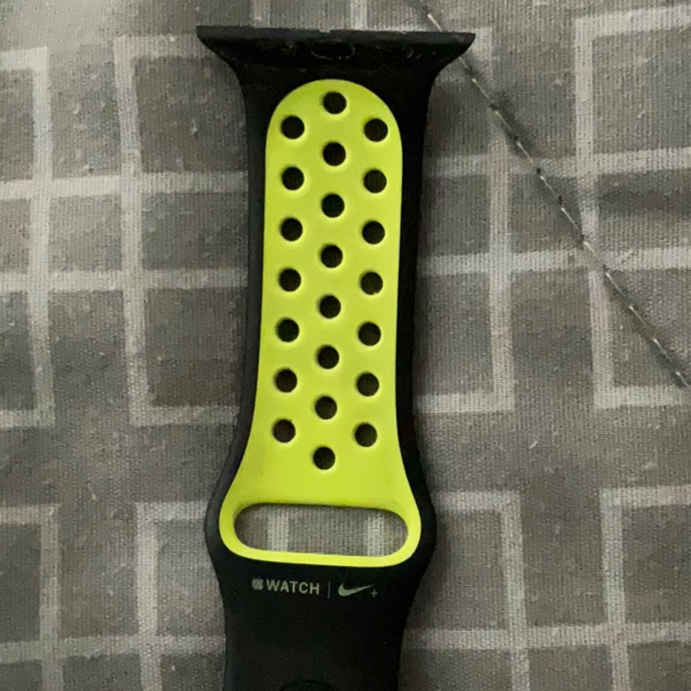 Apple Watch 42MM Nike+ Series 3 black and neon green sports band S/M - Picture 12 of 12